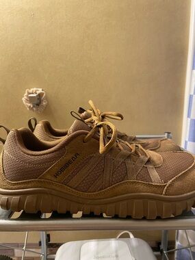 Men's 9/Womens 10 Athletic Trail Sneakers in Brown